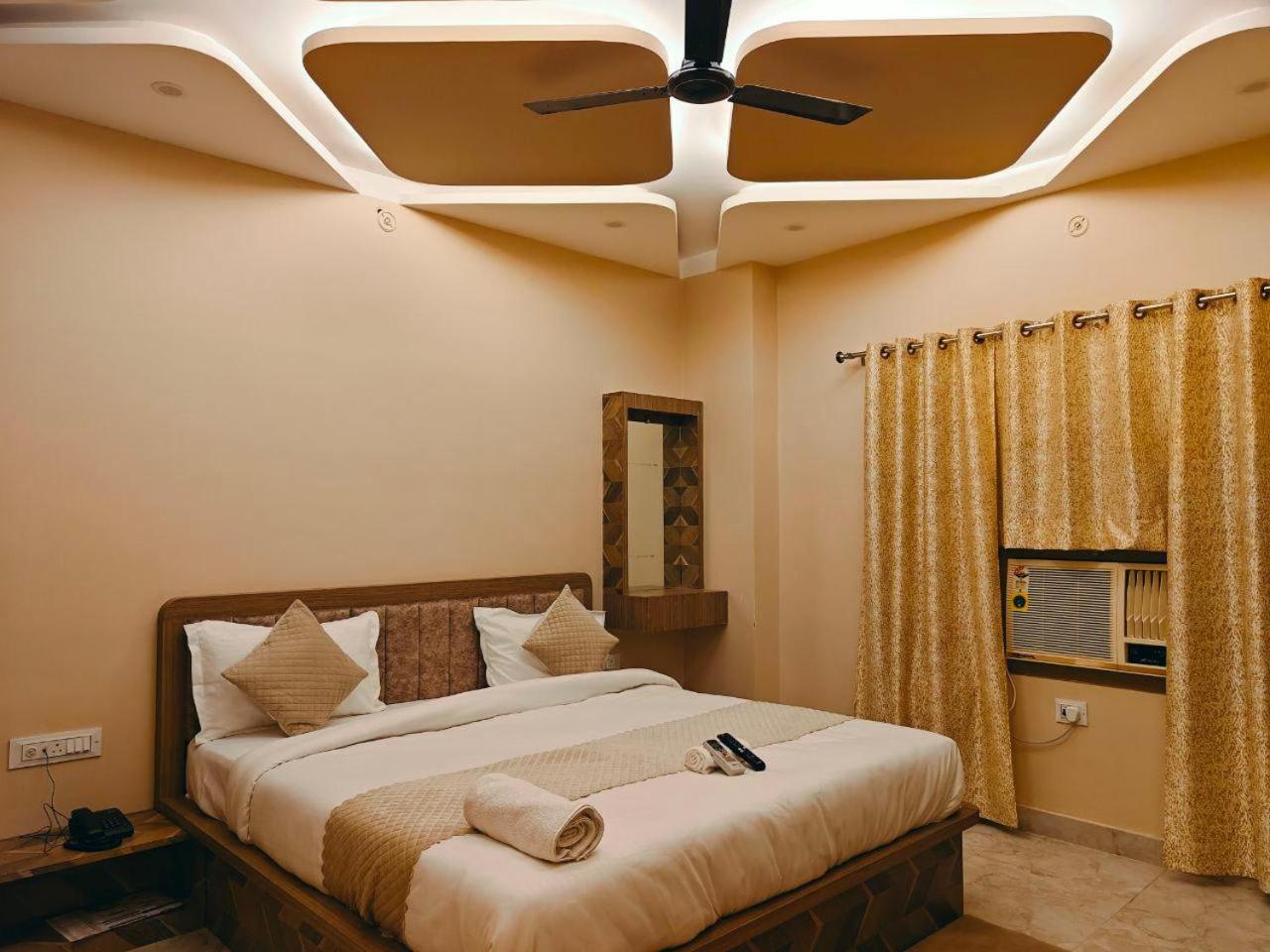 Hotel The Pushpraj Váránaszi Kültér fotó