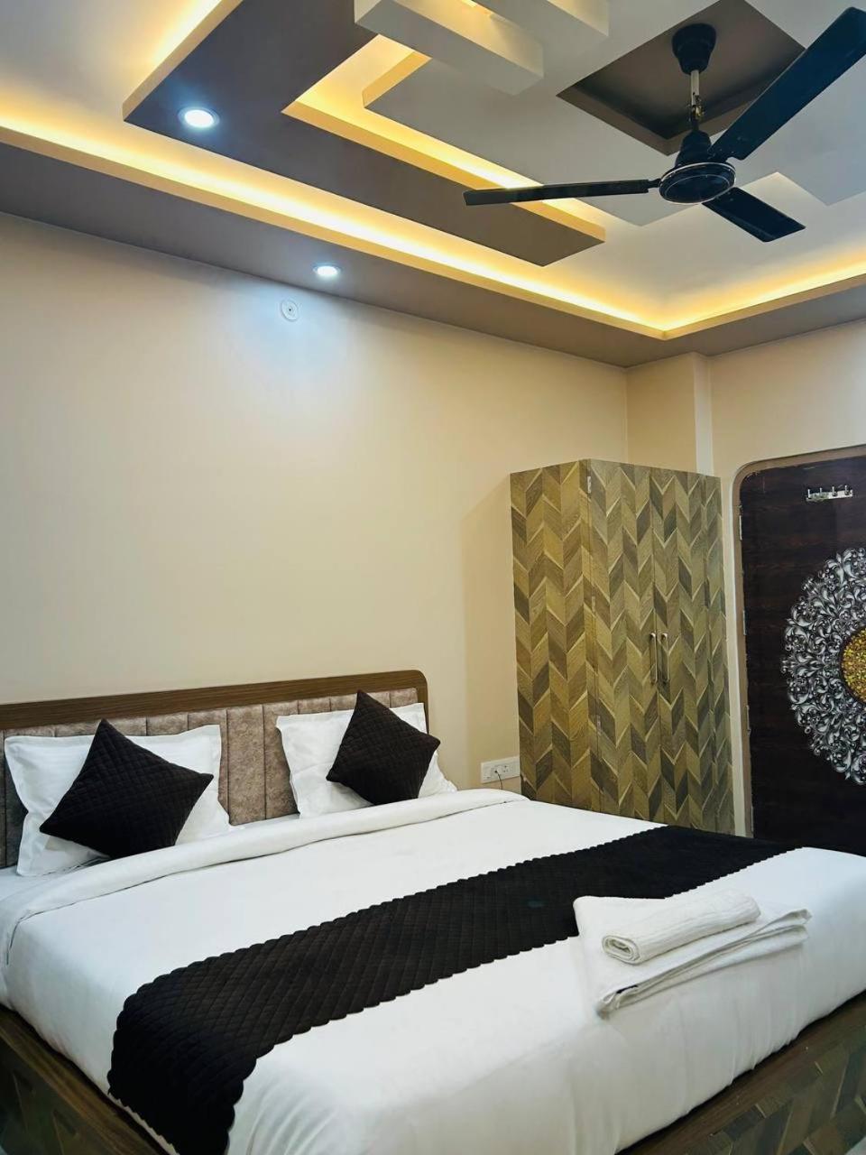 Hotel The Pushpraj Váránaszi Kültér fotó